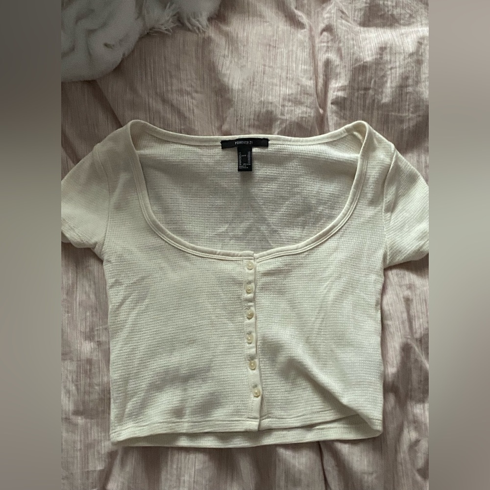 This is a forever 21 crop top in size XS!